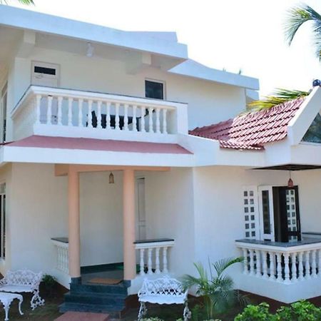Regenta Resort, Varca Beach Exterior foto