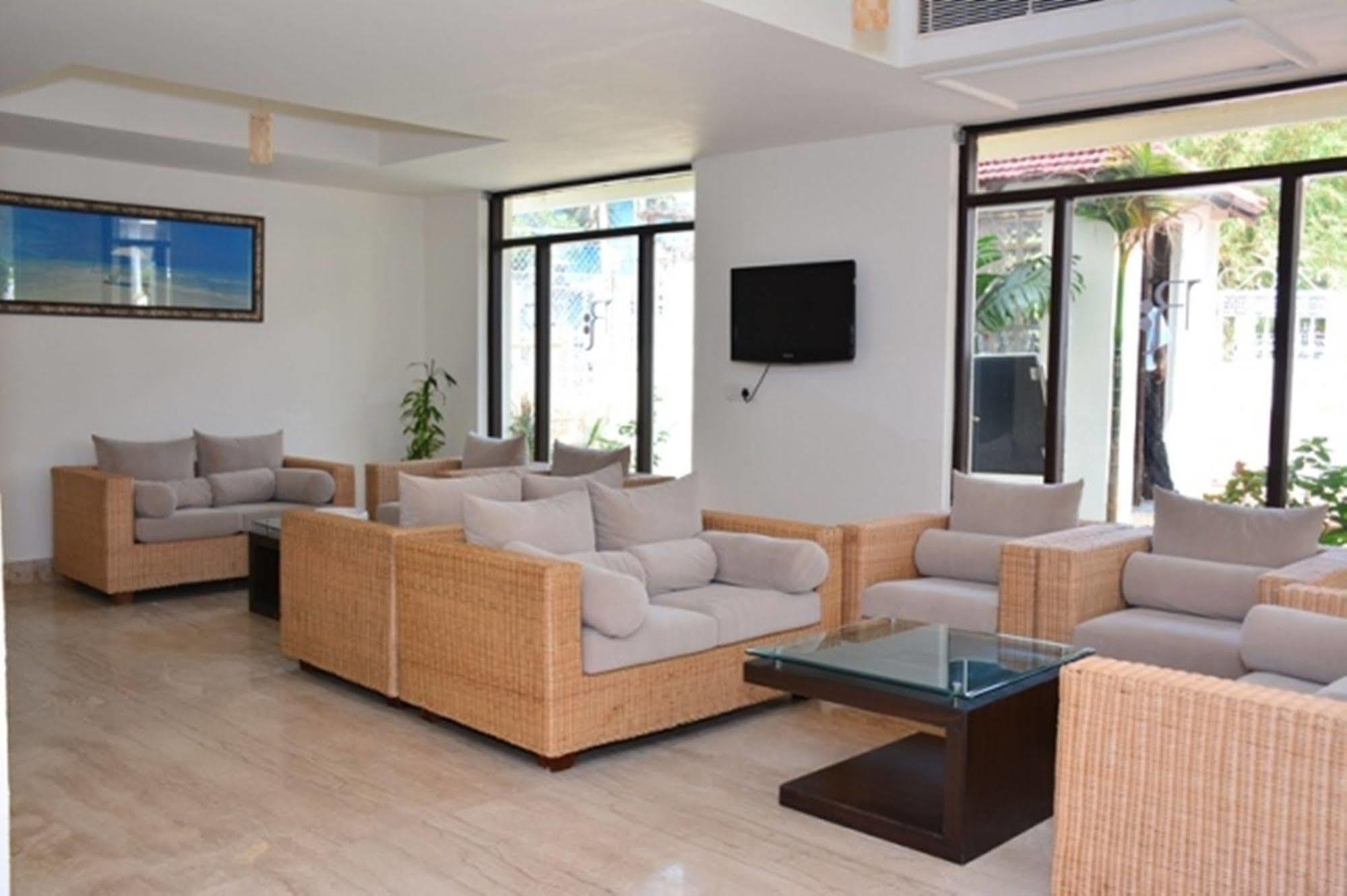 Regenta Resort, Varca Beach Exterior foto