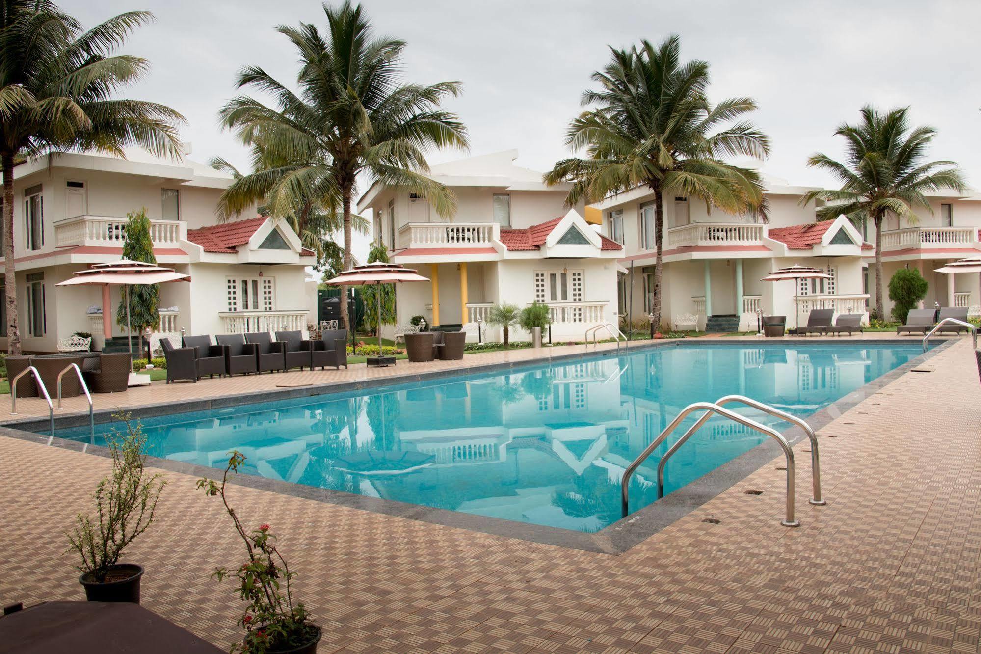 Regenta Resort, Varca Beach Exterior foto