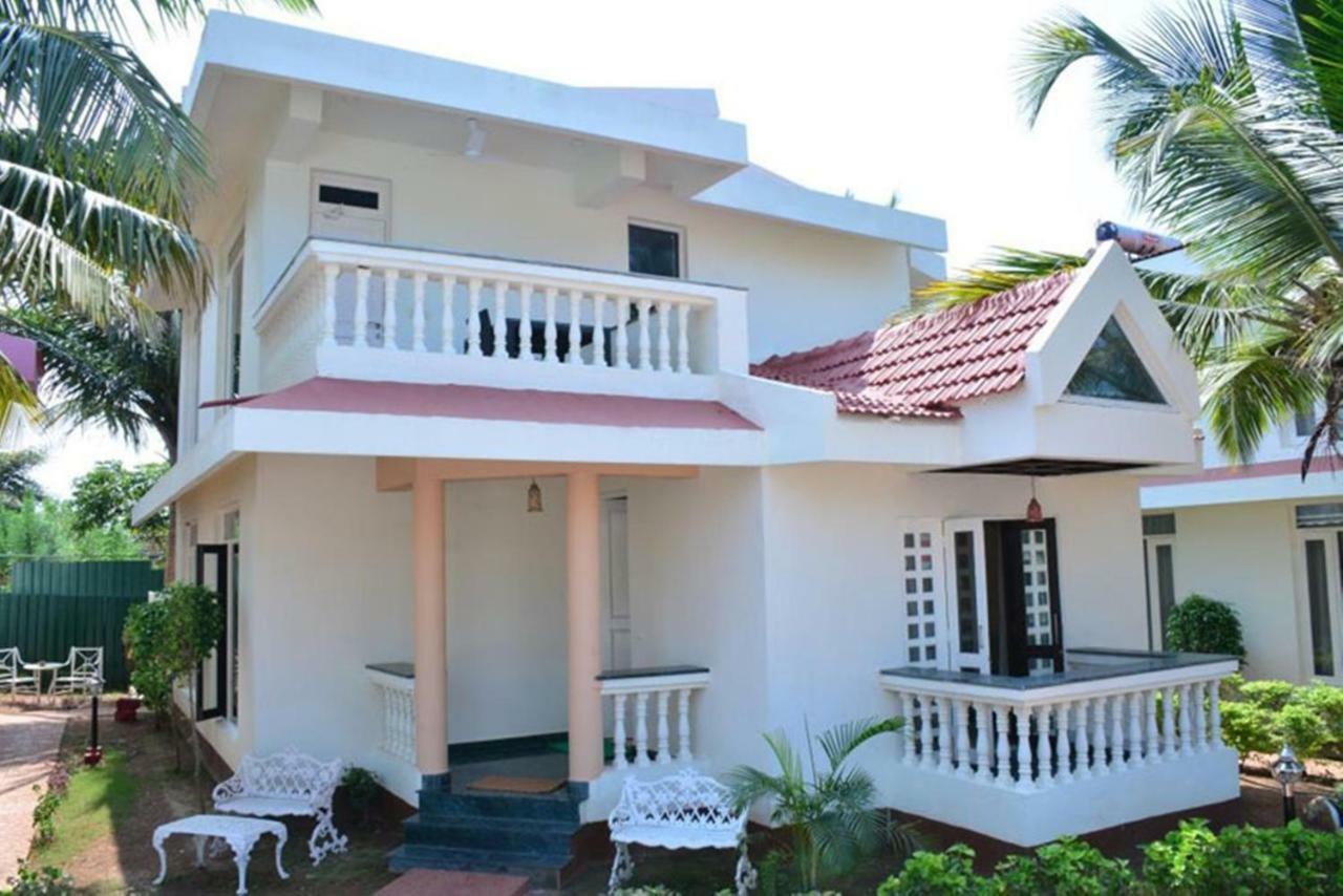 Regenta Resort, Varca Beach Exterior foto