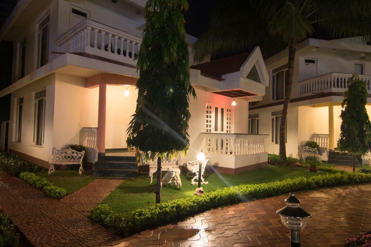 Regenta Resort, Varca Beach Exterior foto